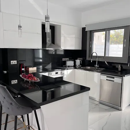 Diogenous Luxury Klorakas