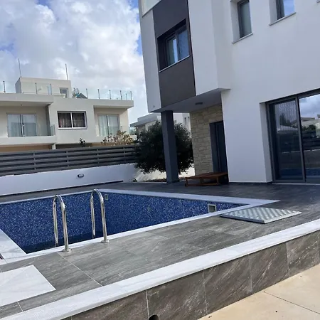 Diogenous Luxury Klorakas