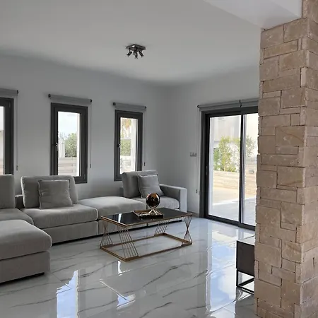 Diogenous Luxury Klorakas
